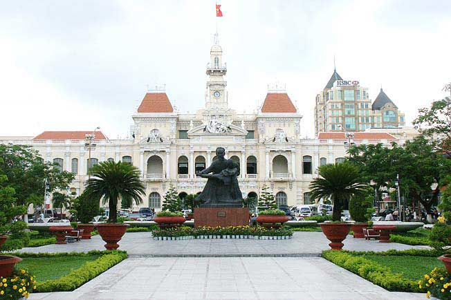 Ho Chi Minh City leaders to meet overseas Vietnamese on Tet